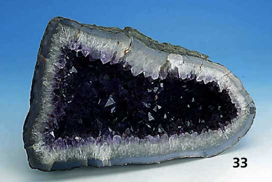 Amethyst-Druse, ca. 15.5 kg, H ca. 38 cm, Schnittstelle geschliffen und poliert