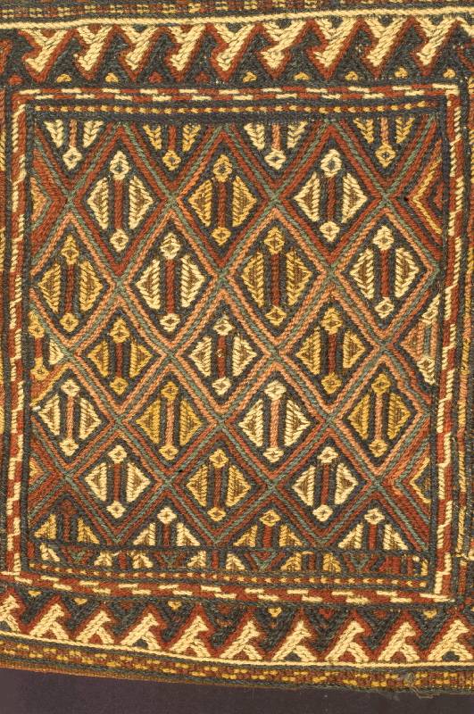 Sumak Tasche, Persien, ca. 50 Jahre, Wolle auf Wolle, ca. 35 x 33 cm, EHZ: 2 SchÄtzwert: 650 EURO.