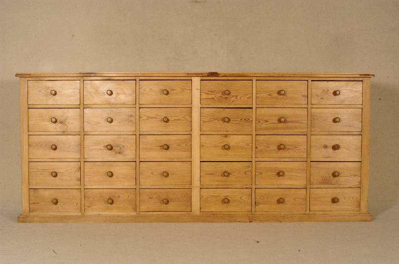 Ladenblock, deutsch, um 1910, Tanne massiv, 30 SchubfÄcher, mit praktischer Tiefe und Breite, reprÄsentatives MÖbel, Äußerst selten im ...