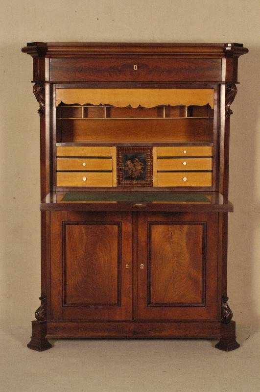 SekretÄr, deutsch, um 1860, Louis Philippe, Korpus Weichholz, Mahagonifurnier, z.T. gespiegelt, abgeschrÄgte Ecken, aufgesetzte Lisenen in ...