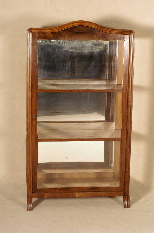 Vitrine, sÜddeutsch/Österreich, um 1850/60, SpÄtbiedermeier, Korpus Weichholz, Nußbaumfurnier, 3 Seiten verglast, RÜckwand verspiegelt, ...