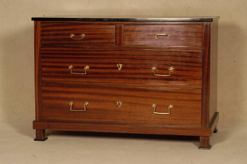 Kommode, deutsch, um 1904/05, Korpus Weich- holz/Hartholz, Palisanderfurnier, FÜße und Platte erneuert, BeschlÄge nach dem Vorbild von 1770, ...