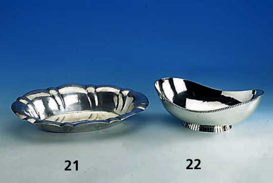 Anbietschale, deutsch, W. Binder SchwÄbisch- GmÜnd, 925er Silber, Handarbeit, Rillen- dekor, ca. 390 g, ca. 8.5 x 24 x 16 cm, passend zu ...