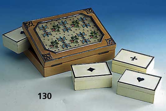 Spielkartenschatulle, wohl Frankreich um 1860/70, Ahorn, EisenbeschlÄge und -granulate, Glasperlchenbesatz in weiß und blau, ...