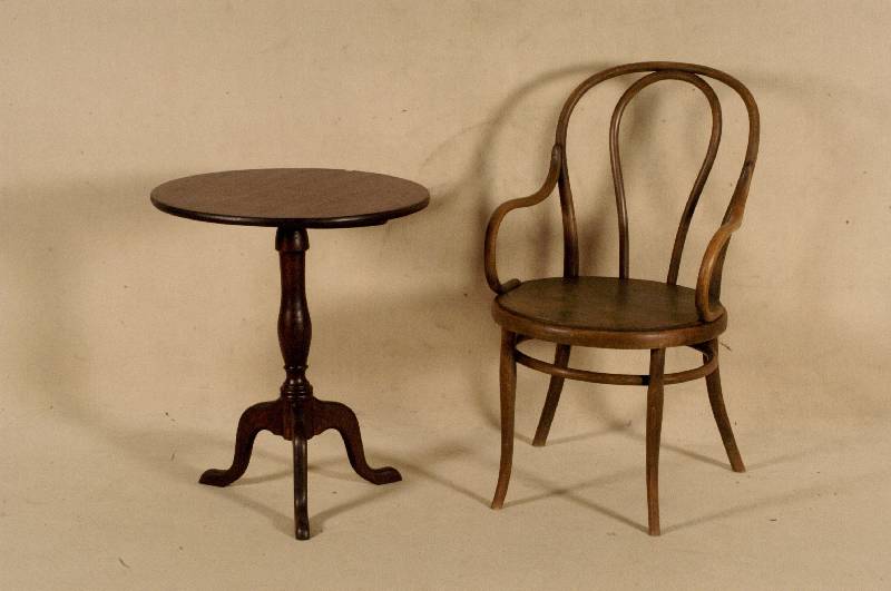 Stuhlsessel, sog. Kaffeehausstuhl, Thonet nach 1875, Bugholz, Beine durch Ring verstÄrkt, Sitzboden erneuert, sollte Überarbeitet werden , ca. ...