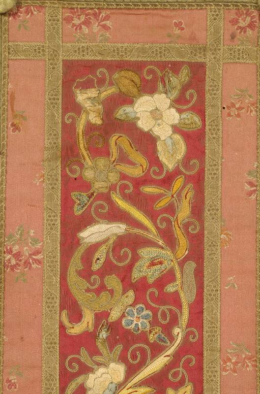 Apleque, Italien, um 1800, Seide auf Baumwolle, ca. 74 x 25 cm, Schätzwert: 450.- EURO, EHZ: 3