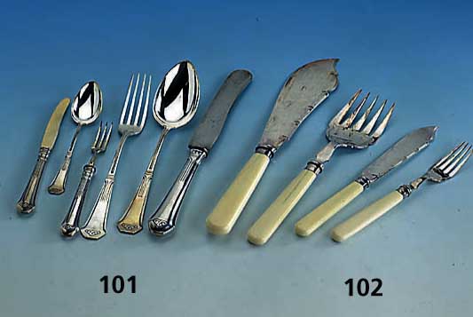 82-teiliges Jugendstil- Besteck, 800er Silber, um 1910, Badener Muster, Entwurf Lutz & Weiss, Pforzheim, bestehend aus: 10 MenÜmes- ser, 12 ...