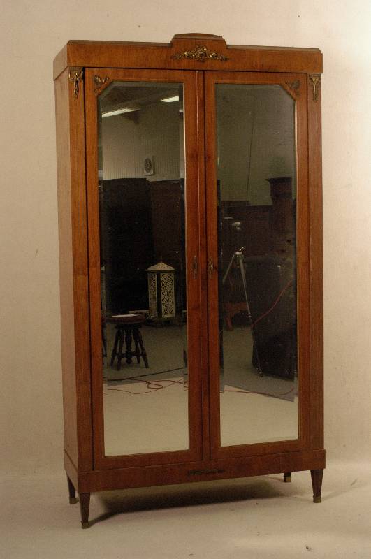 Spiegel- bzw. Ankleideschrank, Frankreich, um 1890/1900, wohl Paris/Nancy, klassizistisch, Korpus auf Rahmen gearbeitet, wohl Eiche massiv, ...