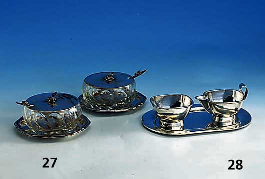 2 MarmeladengefÄße, Deckel und LÖffel 800er Silber, mit vollplastischer Biene, Unterteller 925er Silber, Barockstil, 2 GlaseinsÄtze (1 x ...
