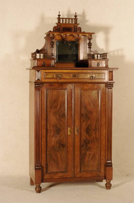 Aufsatzvertiko, deutsch um 1880/90, GrÜnderzeit, Korpus Weichholz, Kanten Hartholz, Wurzelnußfurnier gespiegelt, schÖnes fließendes ...