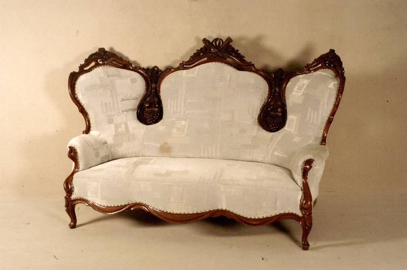 Sofa, deutsch, um 1870, Louis Philippe, Mahagoni massiv, Schmetterlingsform, Polsterung um 1960 erneuert, prunkvolles MÖbel , ca. 122x170x85 cm, ...
