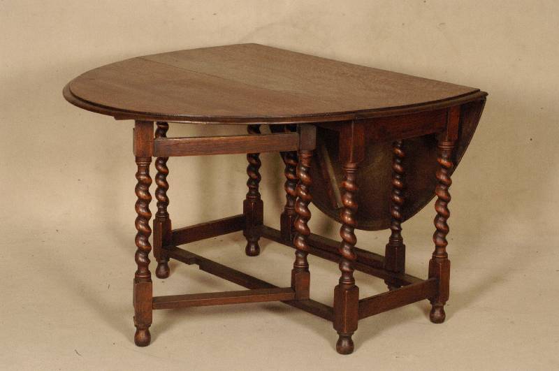 Oblongtable, England, um 1890, viktorianisch , Eiche massiv, Beine gedrechselt, Beine verstrebt, 2 ausleger, vielfach verwendbar, auch als ...