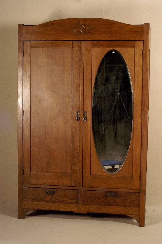 Gaderobenschrank, Holland, um 1900,Eiche massiv, Eichefurnier, 2 tÜrig, 2 große ovale geschliffene Spiegel, im Unterteil 2 Schubladen, schÖne ...