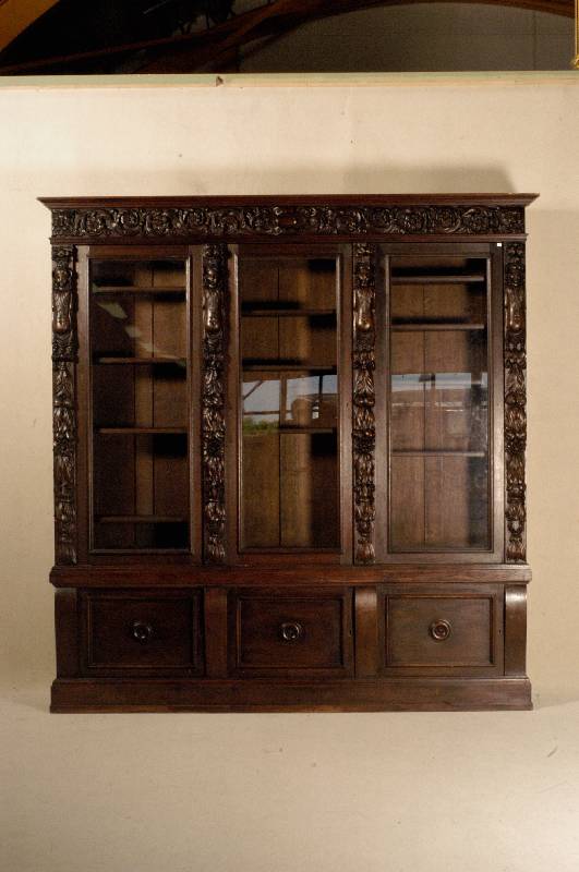 BÜcherschrank, Niederlande, um 1900, Renaissancestil, Eiche massiv, Lisenen und Kopf reich geschnitzt, aufgesetzte BlÜten, FrÜchte und Fortuna ...