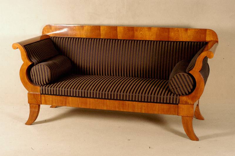 Sofa, Biedermeierstil, nach dem Vorbild von 1830, Kirschbaum, teils massiv, gestreifter Bezug, wohnfertig, handpoliert, sehr bequem, praktisch, ...