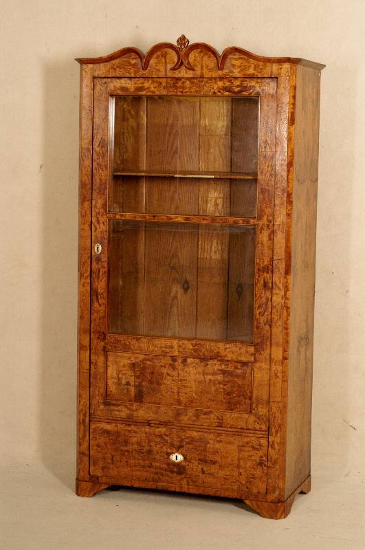 Schrank, deutsch, um 1840/50, SpÄtbiedermeier, Korpus Weichholz, Birkefurnier, auf Rahmen gearbeitet, abgeschrÄgte Ecken, 1 tÜrig mit 2 ...