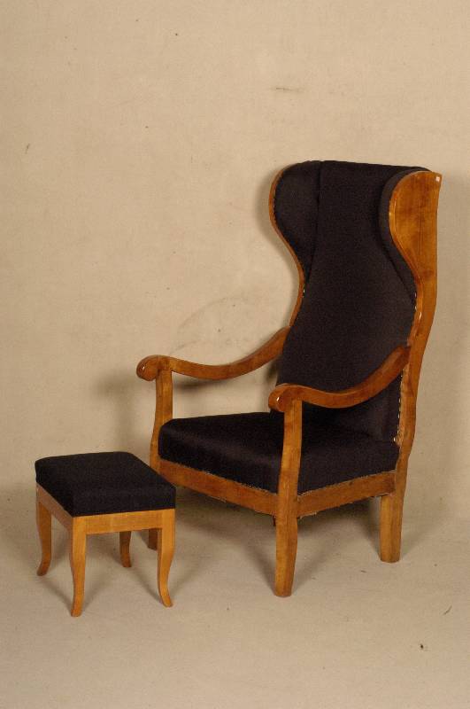 FußbÄnkchen, Biedermeierstil, Kirschbaum massiv, nach altem Vorbild, sehr praktisch, vielfach verwendbar, stabil, wohnfertig, ca. 37x41x30 cm