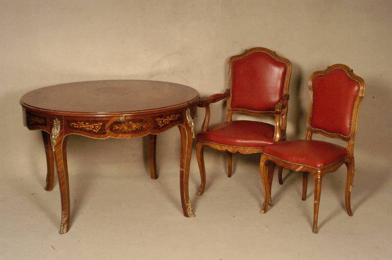 Ausziehtisch, Italien/Florenz, 50er Jahre, sogenanntes Rosenholz, Intarsien in Palisander und Birke, Palisander sternfÖrmig ausgelegt, ...