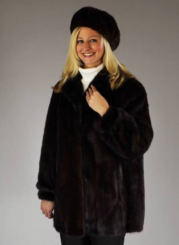 Saga Mink Nerzjacke, Gr. 40/42, schwarzes Innenfutter, Reverskragen, Ärmel mit Manschetten, Innenlabel Chic in Pelz, Karlsruhe, 2 ...
