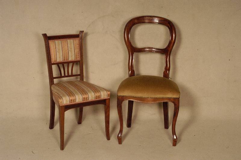 2 StÜhle, deutsch, um 1902/04, große NÄhe zu Darmstadt, Mahagoni massiv, Mahagonifurnier , 6-fach gerieft, Lehne und Sprossen in den Ecken ...