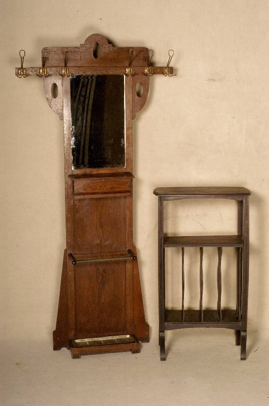 Zeitungsetagere, Frankreich, um 1910, Holz ebonisiert, Seiten gerieft, mit 5 senkrechten AblagefÄchern, leichte Gebrauchsspuren, ca. 102x59x37 cm