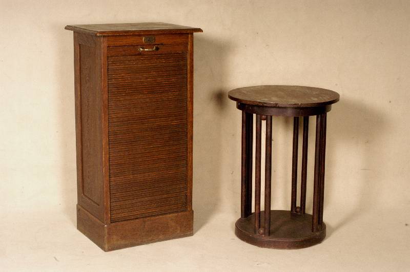 Rollschrank, deutsch, Jugendstil, um 1900/05, Korpus Weichholz, Eiche massiv, komplett auf Rahmen gearbeitet, innen mit EinlagefÄcher , diese ...