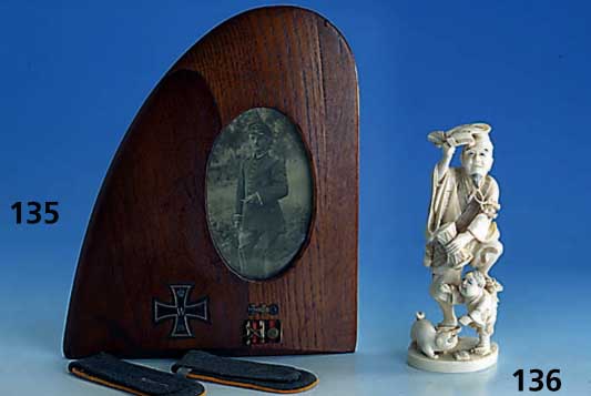 Ehrenschild, Teil eines Propellers des. 1. WK, Darst. des Walter Schmidt, Riesenfliegerabteilung 1901, eingel. Eisernes Kreuz von 1914, dazu ...