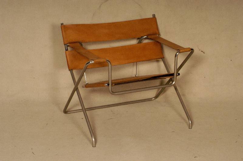 Faltbarer Sessel, deutsch, Entwurf Marcel Breuer, 1927, Weiterentwicklung des "Wassily ", Stahlrohrgestell, vernickelt, Kernleder natur, ...