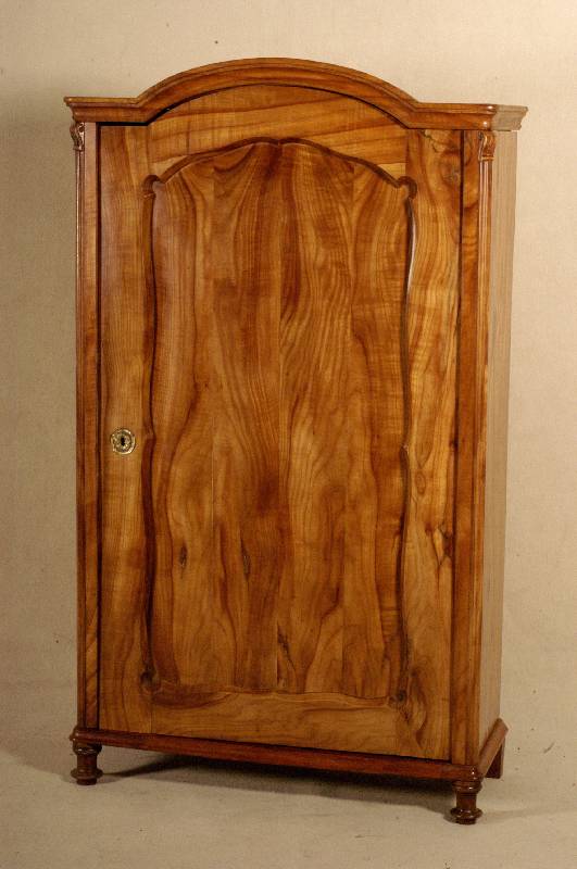 Schrank, deutsch, um 1870, Kirschholz massiv, eintÜrig, Spuren von altem Wurmbefall, Alters- und Gebrauchsspuren, ca. 173x101x45 cm