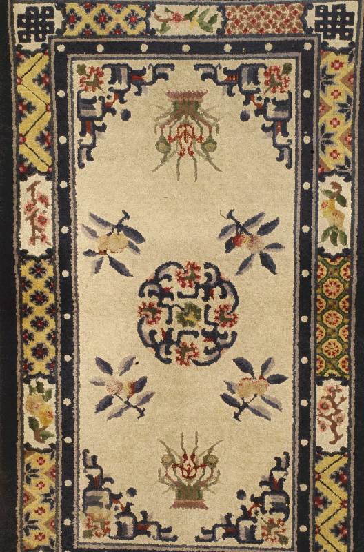China Seide, ca. 40 Jahre, reine Naturseide, ca. 153 x 90 cm, SchÄtzwert: 780.- EURO, EHZ: 2-3