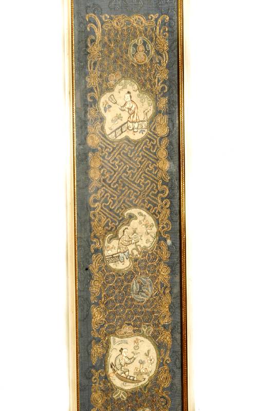 Seidenstickerei fein, China, um 1880, ca. 74 x 11 cm, SchÄtzwert: 800.- EURO, EHZ: 2, im Rahmen