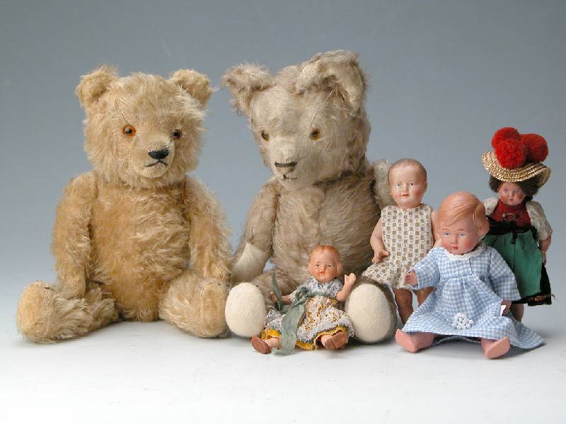 Konvolut 2 TeddybÄren, 50er Jahre, 1 x englisch, blonder PlÜsch, Glasaugen, Scheiben- gelenke, Samtpfoten, Stimme, H. ca. 42 cm; 1 x deutsch, ...