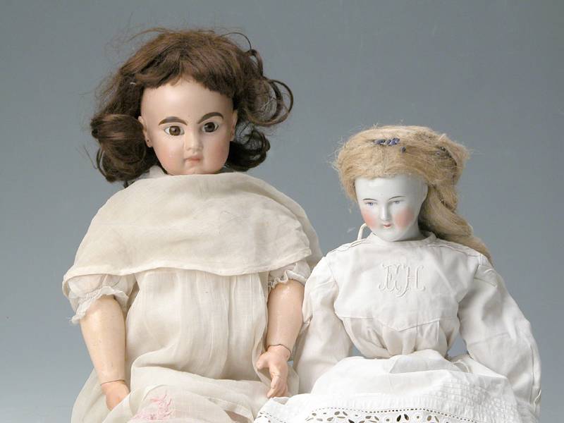 Puppe, Frankreich, um 1900/04, KÖrper orig. Jumeau, GelenkkugelkÖrper, Paperweightaugen, geschlossener Mund, kopf rest., Kork sek., ...