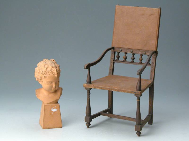 Puppenstuhl bzw. Modellstuhl, um 1900, Frankreich, nach dem Vorbild von 1770/80, Buche und Lindenholz, minim. besch., alter Wachstuchbezug, ...