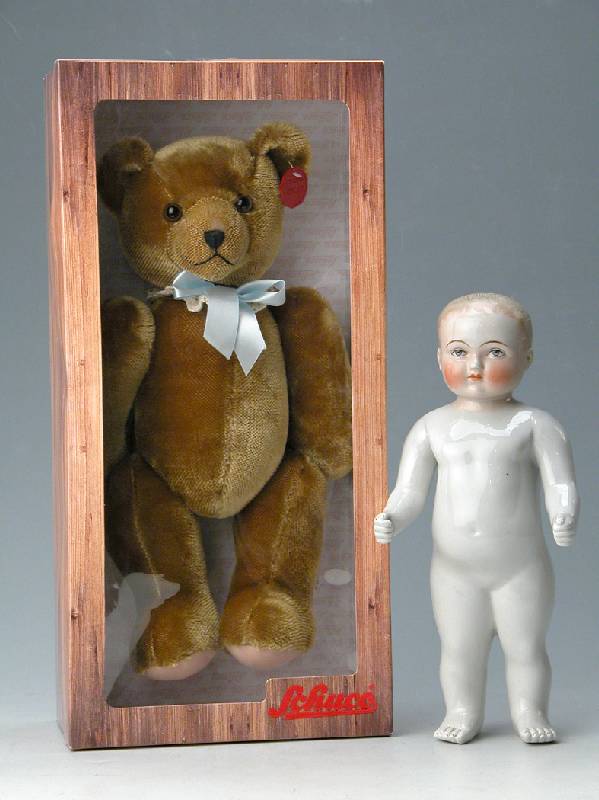 Vier Sammler-Teddy-BÄren: 3x Teddy Tricky, Schuco, alle originalverpackt, versch. Masse: ca. 22, 26 u. 38 cm; 1x Black Willy, Sonneberg Johanna ...