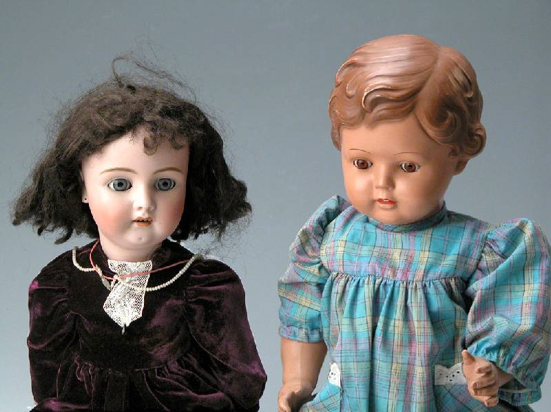 Große Porzellankopfpuppe, Bruno Schmidt, Waltershausen, um 1910, blaue Paperweight- schlafaugen, offener Mund, vier ZÄhne oben, ToddlerkÖrper, ...