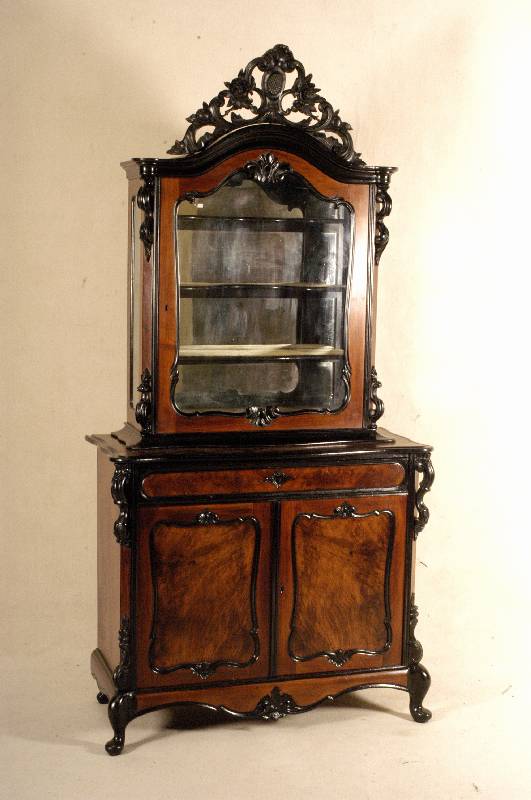 Vitrinenaufsatzschrank, Holland, um 1860, Wilhelm III, Korpus Weichholz/Hartholz, Nußbaum- bzw. Wurzelnußfurnier, abgeschrÄgte Ecken, mit ...