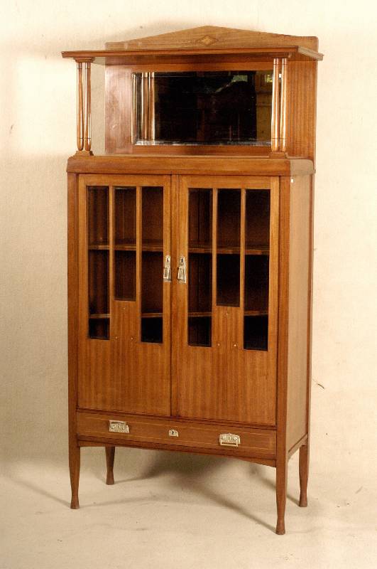 Vertiko, deutsch, um 1910, Korpus Weichholz, Mahagoni massiv, Mahagonifurnier, wohl Dresdener WerkstÄtte, TÜren verglast mit Facettenschliff, ...