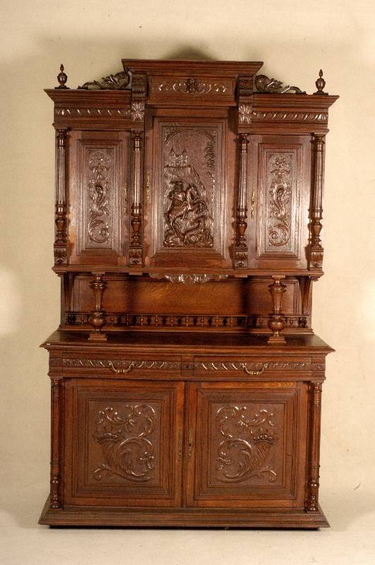 Aufsatzbuffet, Frankreich, um 1880, Eiche massiv, Unterteil mit 2 freistehenden SÄulen, gedrechselt und gerillt, TÜrfÜllungen mit ...