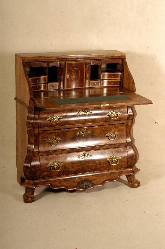 BarockstilsekretÄr, Holland, Korpus Weichholz/Hartholz, Wurzelnußfurnier, z.T. gespiegelt, schÖnes Furnierbild, Kanten abgeflacht, ...