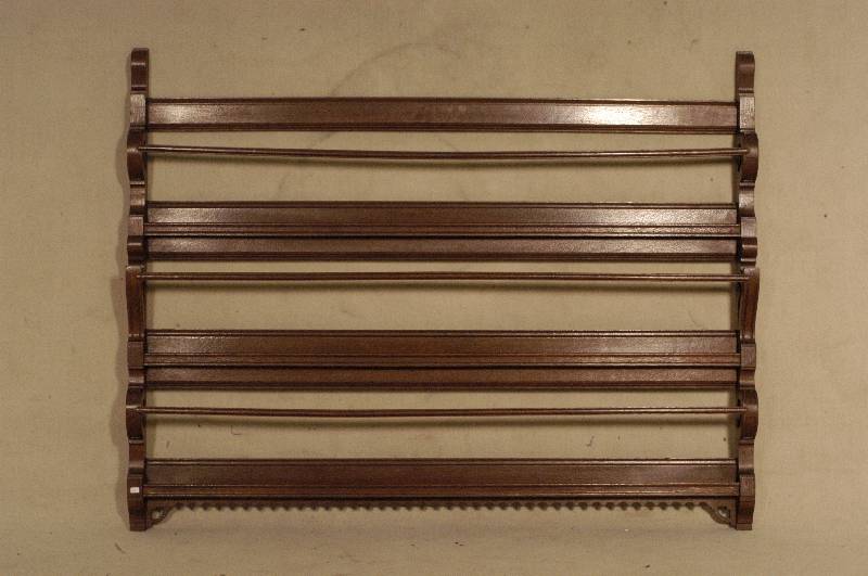 Tellerboard, deutsch, um 1900, Eiche massiv, seitliche Zarge durchbrochen, guter Zustand, wohnfertig, ca. 94x120x10 cm