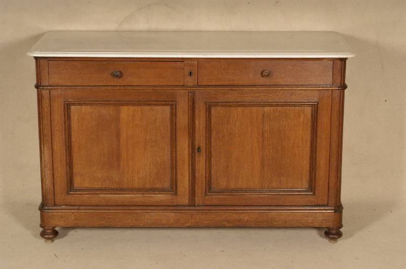 Kommode, deutsch, um 1900, Eiche massiv, profiliertes Rahmenmuster, schlichte deko- rative AusfÜhrung, 2 SchÜbe und 2 TÜren, ge- drechselte ...