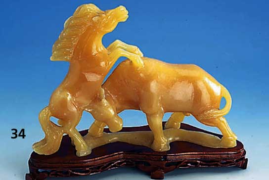 Chalzit-Schnitzerei "Pferd und Stier", orangefarben, auf Holzsockel, H ca. 22 cm, L ca. 25 cm