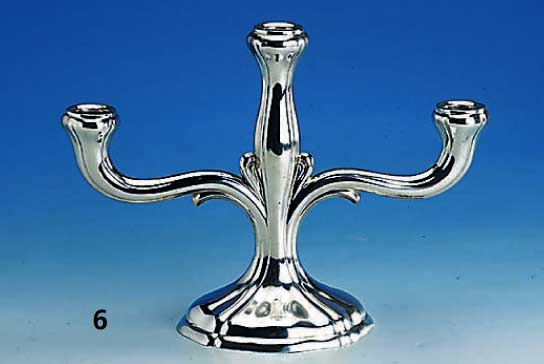 3-flammiger Kerzenleuchter, deutsch ca. 30er Jahre, 835er Silber, Barockstil, gefÜllt, Bodenplatte Metall, total ca. 475 g, H ca. 22 cm, B ca. ...