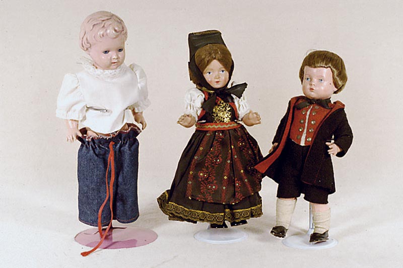 PuppenpÄrchen, SchildkrÖt, um 1935, Junge und MÄdchen in Straßburger- bzw. Elsass- Lothringer Tracht, altersbed. sehr guter Zu- stand, H. je ...
