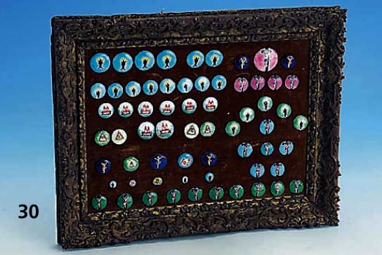 64 EmailplÄttchen um 1810/20, als Rosen- kranzeinlagen, typ., religiÖse Motive darunter Kruzifix, Auge Gottes, Madonna; Email in ver- schiedenen ...