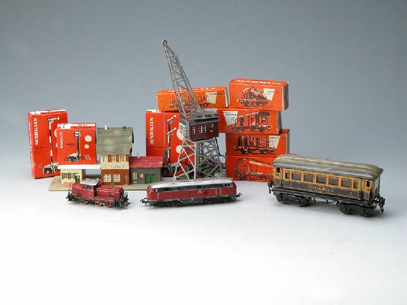 Personenwagen, MÄrklin, Spur 0, um 1932, Blech, beschriftet "Rheingold", Mitropa, Deutsche Reichsbahn, l. verbeult, Alterssp., L. ca. ...