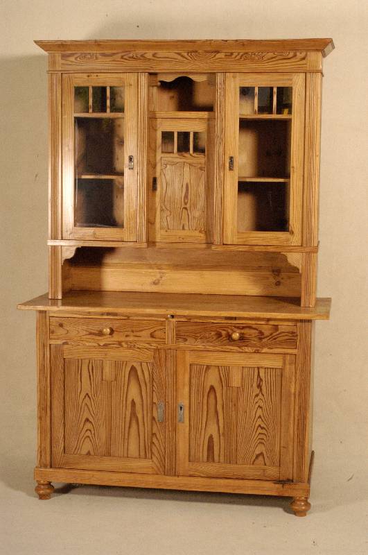 KÜchenschrank, deutsch, um 1910, Kiefer massiv, schÖnes strenges MÖbel, typisch aus der Zeit, restauriert, gelaugt und gewachst, gute ...