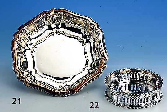 Anbietschale, W. Binder SchwÄbisch-GmÜnd, 830er Silber, 30er Jahre, Barockstil, ca. 350 g, H ca. 5 cm, D ca. 29 cm