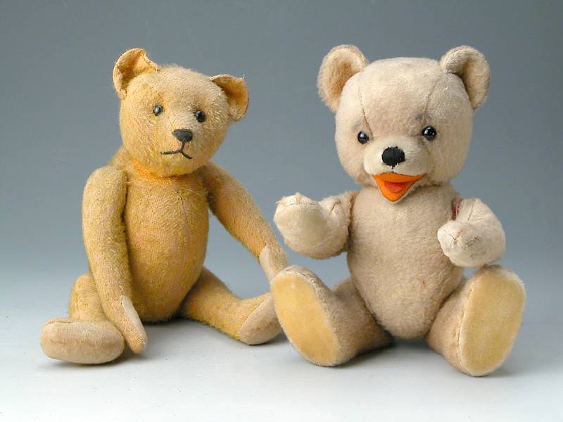 TeddybÄr, wohl Steiff, nach 1916, Mohair abgeliebt, rest., VernÄhungen z.T. erneuert, H. ca. 42 cm
